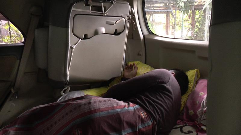 Kades di Demak Ini Rela Tidur di Mobil Lebih 1 Bulan demi Layani Warga Terdampak Banjir