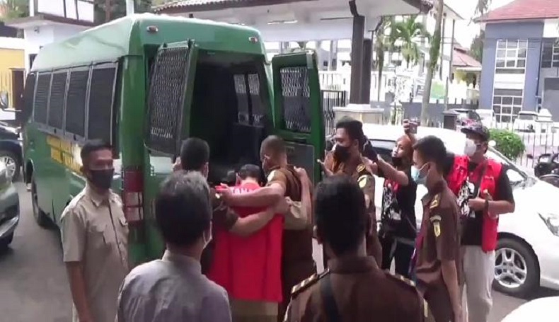 Diduga Selewengkan Dana BOS, Mantan Kasek SMK Negeri di Kuningan Ditahan 