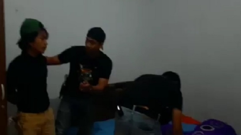 Ditangkap Polisi, Begal di Makassar Sedang Kencan dengan 2 Perempuan Sekaligus