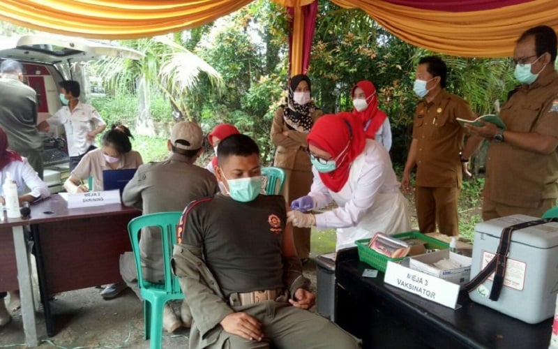 Palembang Mulai Vaksin Petugas Pelayanan Publik, Satpol PP yang Pertama 