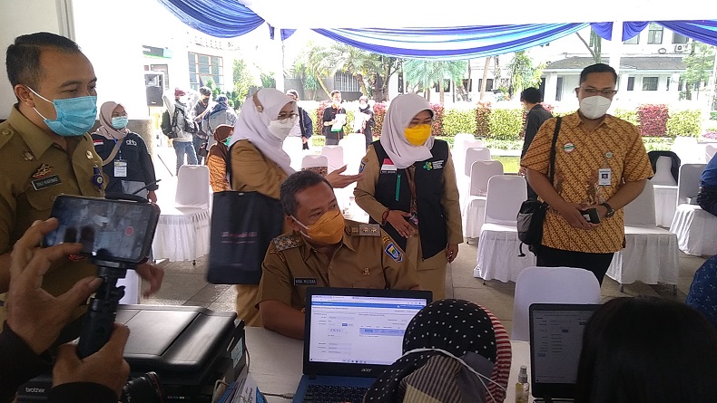 350 Pejabat Publik-Tokoh Agama di Kota Bandung Disuntik Vaksin Covid-19