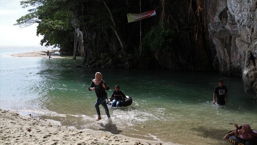 Penampakan Sungai Terpendek di Dunia, Panjang 20 Meter Ada di Sulawesi Tenggara - Bagian 2