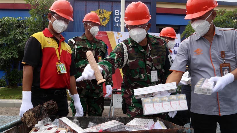 1,2 Juta Rokok Ilegal dan Puluhan Barang Pornografi Dimusnahkan Bea Cukai - Bagian 4