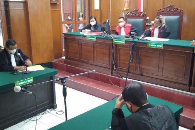 Gilang 'Fetish Kain Jarik' Divonis 5 Tahun 6 Bulan Penjara, Kuasa Hukum Kecewa