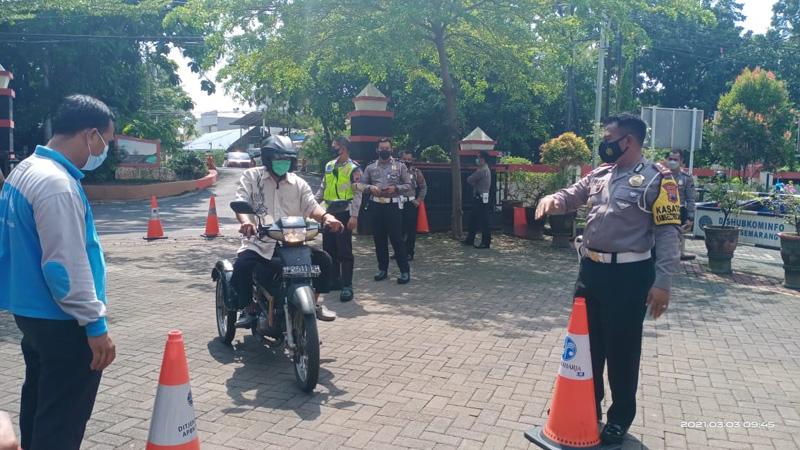 Satlantas Polrestabes Semarang Beri Pelatihan Gratis bagi Difabel untuk Memiliki SIM