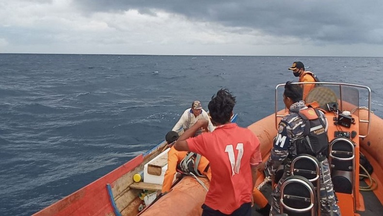 Tim SAR Temukan 2 Nelayan yang Dikabarkan Hilang di Perairan Halsel 