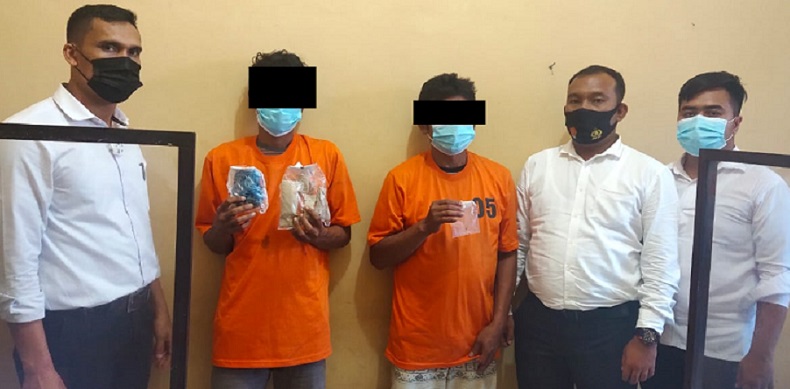 2 Pengedar di Labuhanbatu Ditangkap saat Asyik Kemas Ganja