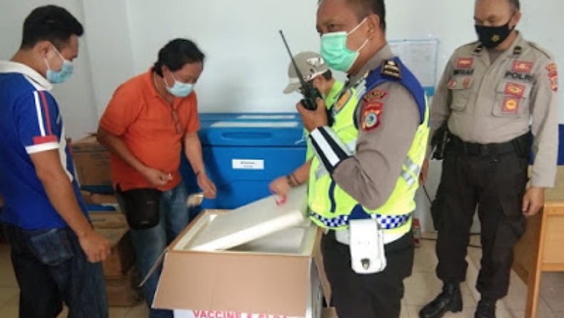 title Polres Bitung Kawal Ketat Kedatangan Vaksin Sinovac untuk TNI-Polri Polres Bitung Kawal Ketat Kedatangan Vaksin Sinovac untuk TNI-Polri