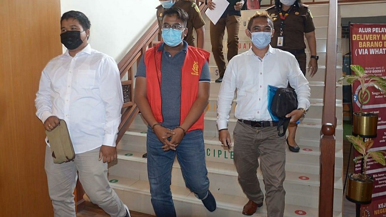 title Tersangka Kasus Dugaan Korupsi Bank Rp1 Miliar di Kuta Bali Ditahan Kejari Tersangka Kasus Dugaan Korupsi Bank Rp1 Miliar di Kuta Bali Ditahan Kejari