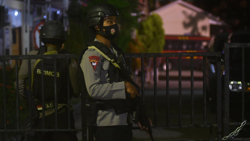 Polisi Gugur dalam Kontak Tembak dengan Teroris MIT Dibawa ke RS Bhayangkara - Bagian 1