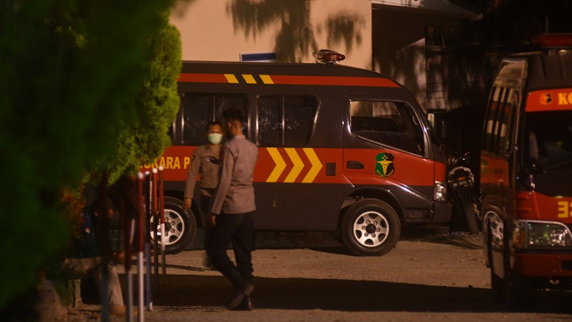 Polisi Gugur dalam Kontak Tembak dengan Teroris MIT Dibawa ke RS Bhayangkara - Bagian 2