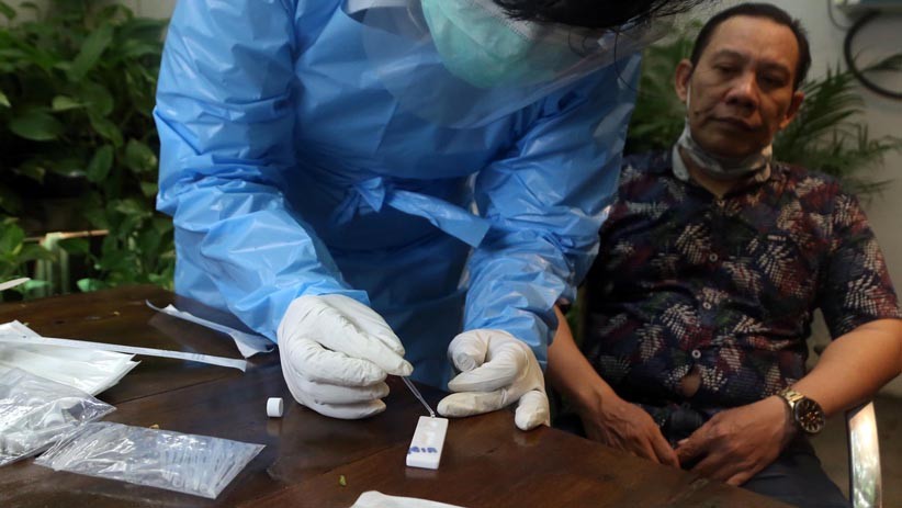 Masuk Kafe di Surabaya, Pengunjung Wajib Rapid Test Antigen - Bagian 3