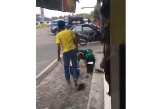Video Viral Pemuda Kungfu Tukang Sol Sepatu di Ternate