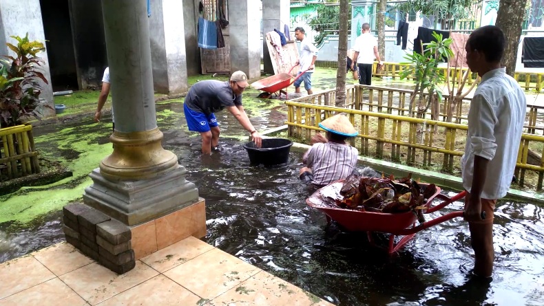 Banjir Mulai Surut, Ini Aktivitas di Pondok Rehabilitasi Sosial Maunatul Mubarok Demak 