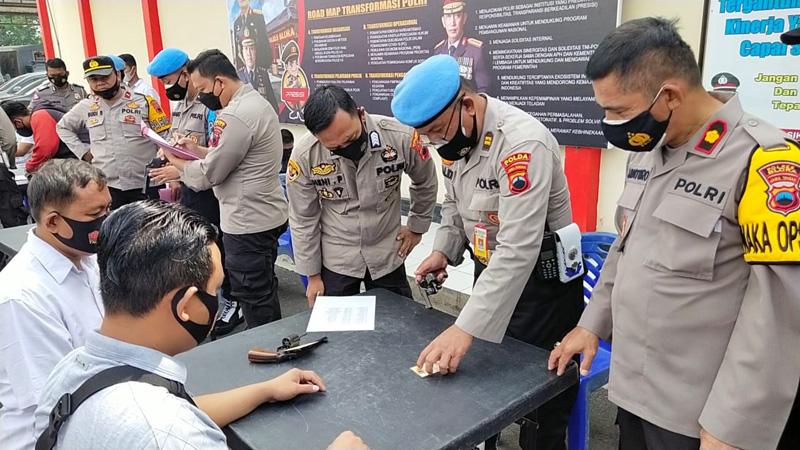 title Polda Jateng Mendadak Cek Senpi dan Tes Urine Anggota Polres Blora, Ada Apa? Polda Jateng Mendadak Cek Senpi dan Tes Urine Anggota Polres Blora, Ada Apa?
