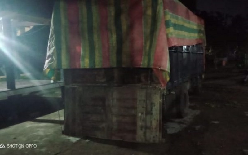 Tak Ada Dokumen, Truk Berisi Puluhan Batang Kayu Diamankan