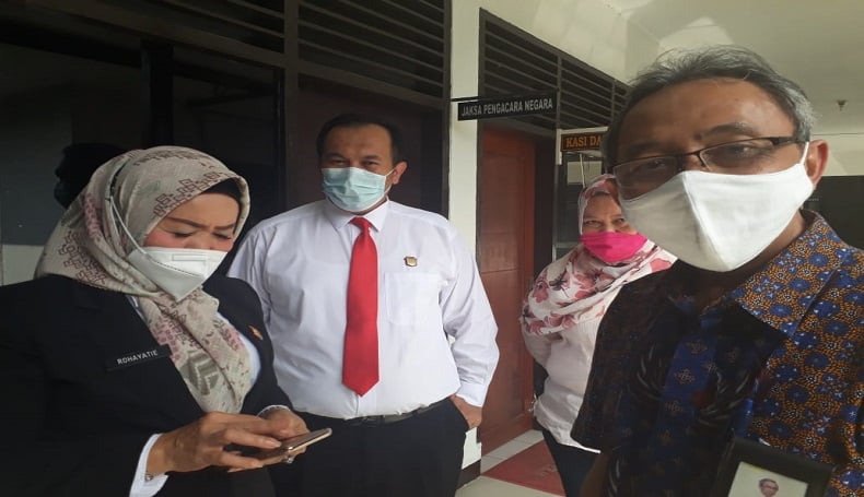 title Tak Sanggup Nagih Pelanggan Nunggak, PLN Karawang Gandeng Kejaksaan Tak Sanggup Nagih Pelanggan Nunggak, PLN Karawang Gandeng Kejaksaan