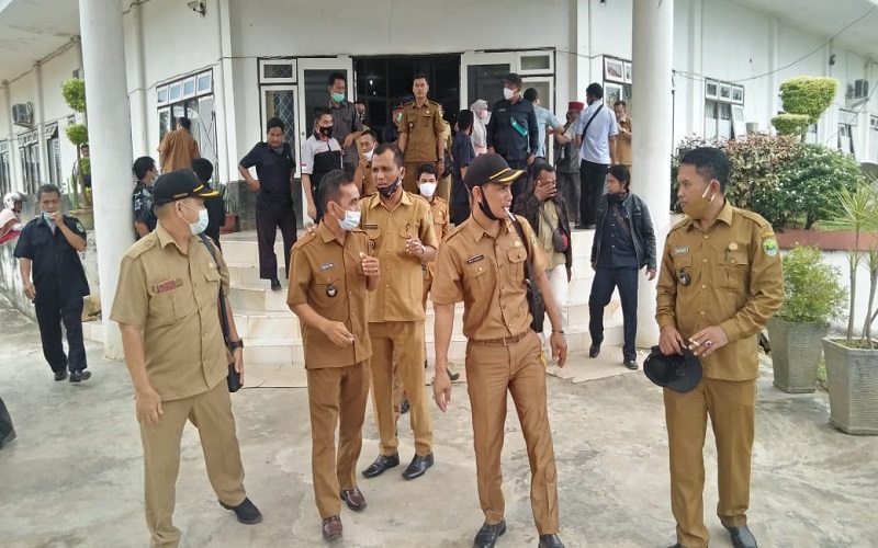 Tunjangan Tak Dibayar, Puluhan Kepala Desa dan BPD Datangi BPKAD PALI 