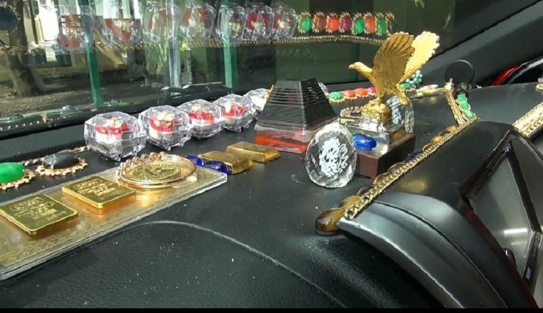 Mobil Penuh Emas dan Berlian di Subang Viral di Sosmed