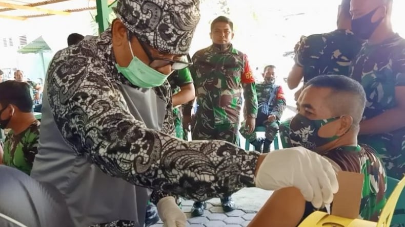 74 Prajurit TNI di Pasaman Barat Disuntik Vaksin Covid