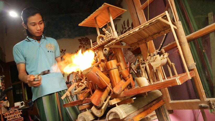 Kerajinan Tangan Kincir Angin dari Bambu, Dijual Online Jutaan Rupiah - Bagian 1