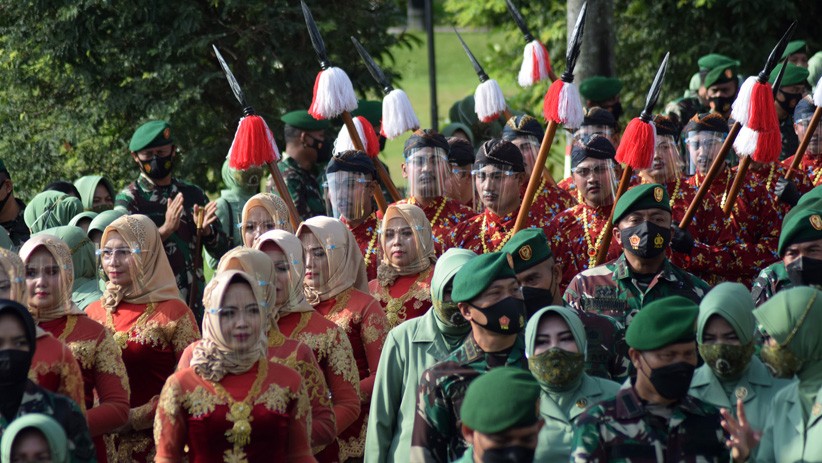 Tradisi Penyambutan Pangdam IV/Diponegoro Baru - Bagian 4