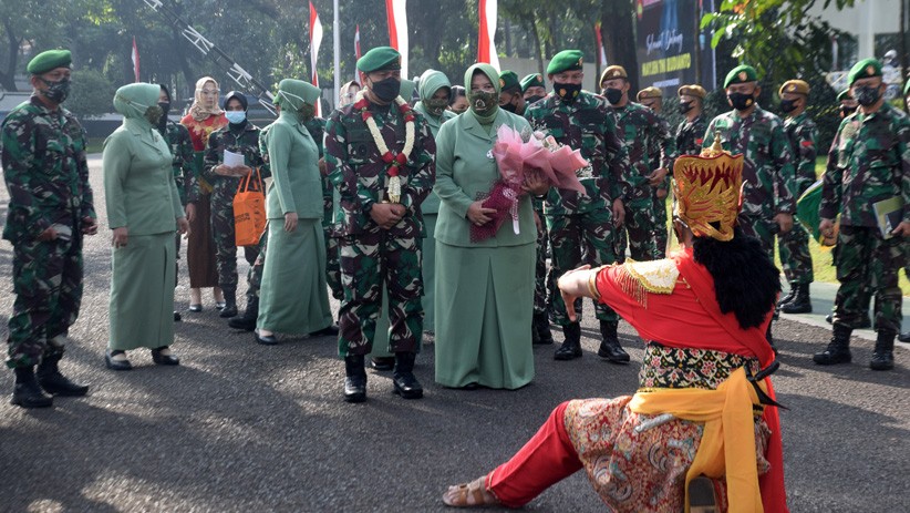 Tradisi Penyambutan Pangdam IV/Diponegoro Baru - Bagian 1