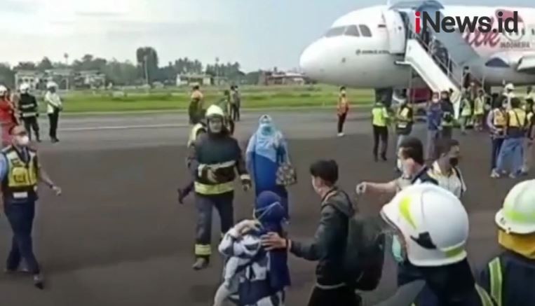 Pesawat Batik Air Mendarat Darurat di Bandara Hasanuddin karena Ada Penumpang Sesak Napas