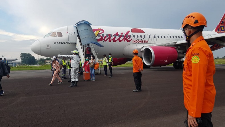 Lampu Indikator Menyala, Pesawat Batik Air Mendarat ...