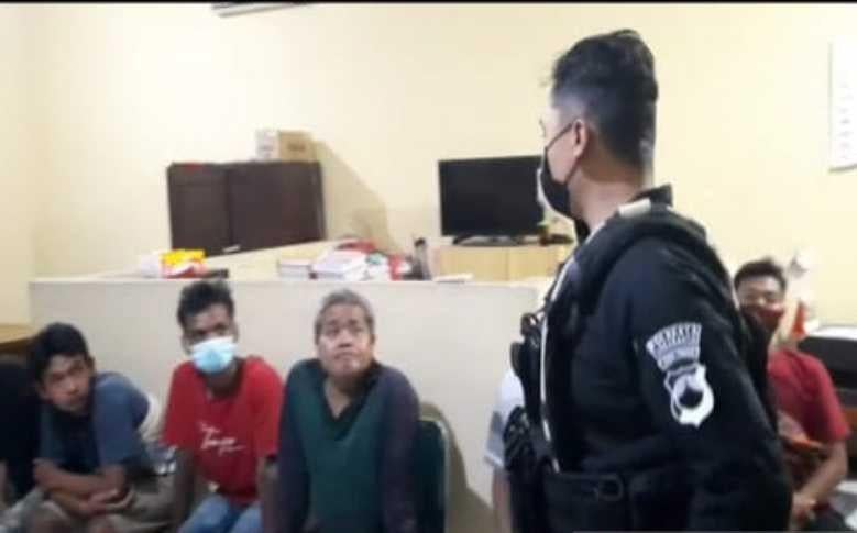 Main Judi Dadu dan Konsumsi Miras, 5 Warga Solo Ditangkap Polisi