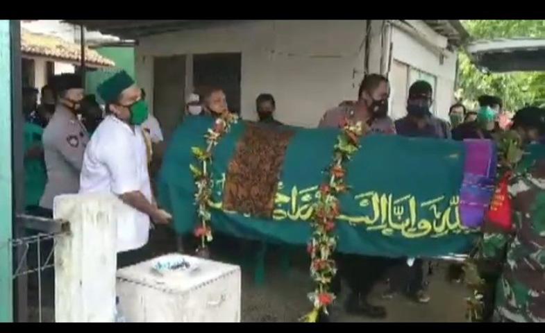 4 Korban Tewas Kecelakaan Mobil Tertimpa Pohon Tumbang Dimakamkan di Banyumas