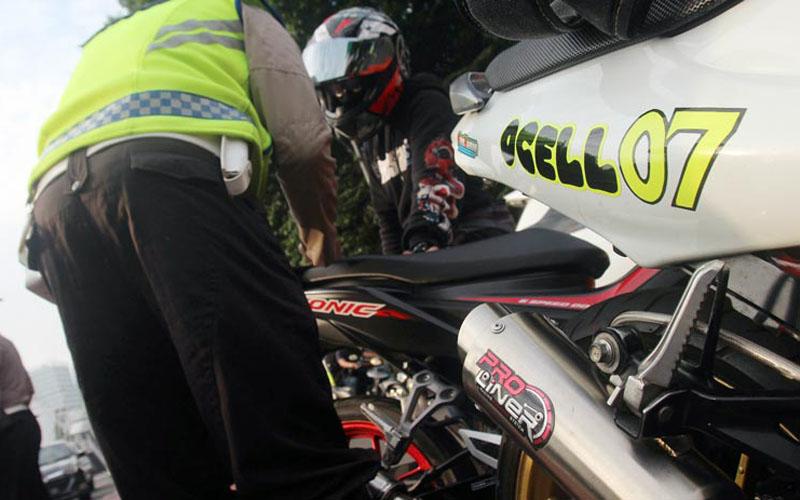 Polisi Gelar Razia Knalpot Bising di Kawasan Ring I Istana Kepresidenan - Bagian 2