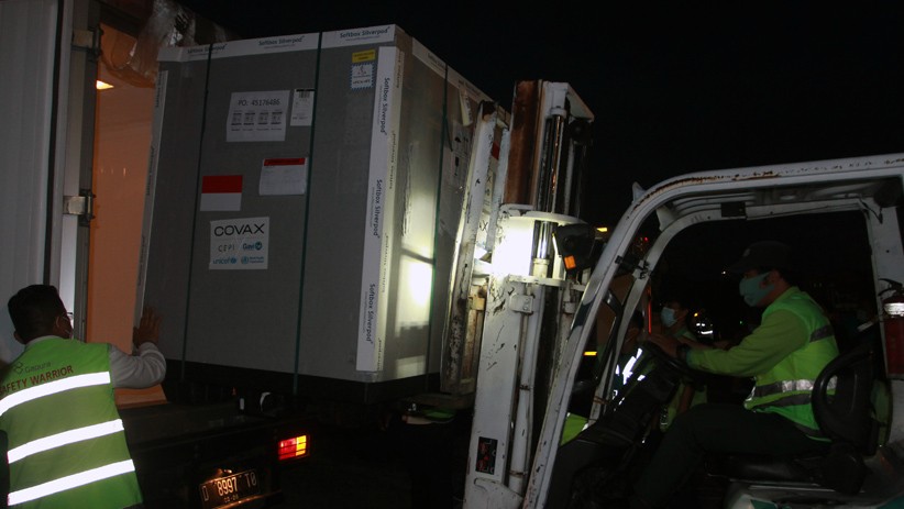 1,1 Juta Vaksin Covid-19 AstraZeneca Tiba di Indonesia - Bagian 3