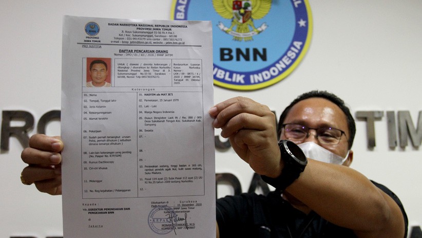 Petugas BNN Diadang Massa, DPO Narkotika Lolos saat Dibawa di Sampang - Bagian 2