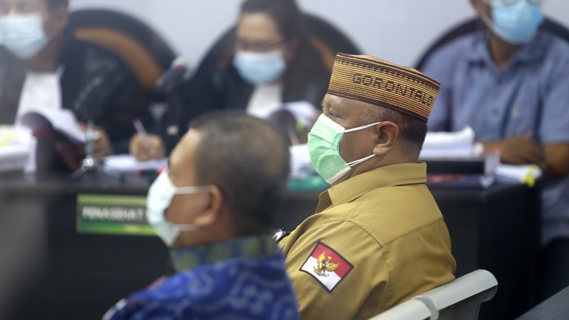 Gubernur Gorontalo Rusli Habibie Jadi Saksi Sidang Kasus Dugaan Korupsi - Bagian 2