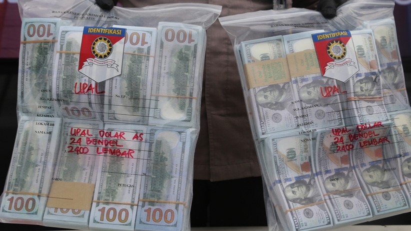 Penampakan 15.000 Lembar Uang Palsu Pecahan 100 Dolar AS Diamankan Polisi - Bagian 2