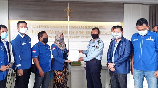 title Kader Demokrat Datangi Kanwil Kemenkumham Babel Minta Hasil KLB Tak Disahkan Kader Demokrat Datangi Kanwil Kemenkumham Babel Minta Hasil KLB Tak Disahkan
