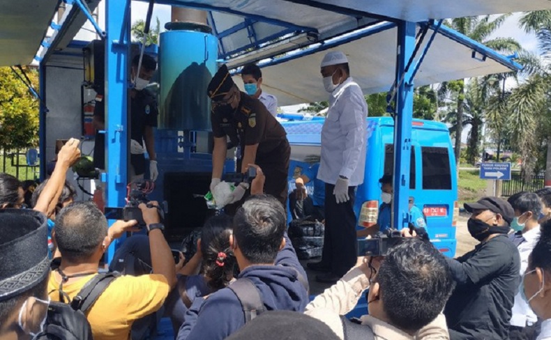 title BNNP Kalbar Musnahkan 3 Kg Sabu Hasil Pengungkapan Kasus Narkoba Antarnegara BNNP Kalbar Musnahkan 3 Kg Sabu Hasil Pengungkapan Kasus Narkoba Antarnegara
