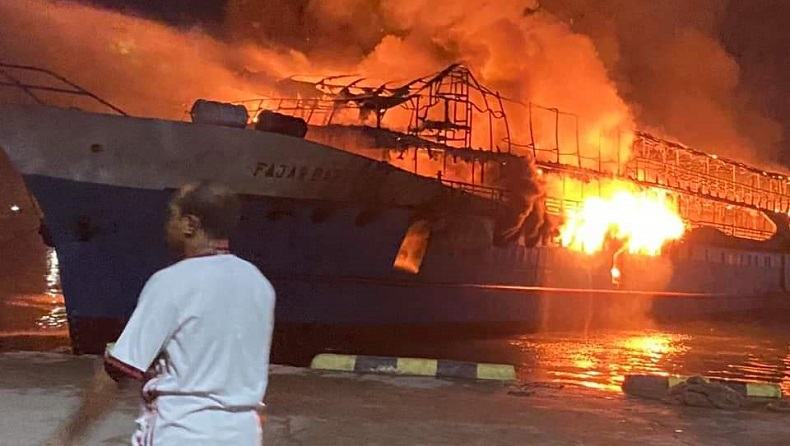KM Fajar Baru 8 Terbakar di Sorong, Diduga akibat Penumpang Buang Puntung Rokok Sembarangan