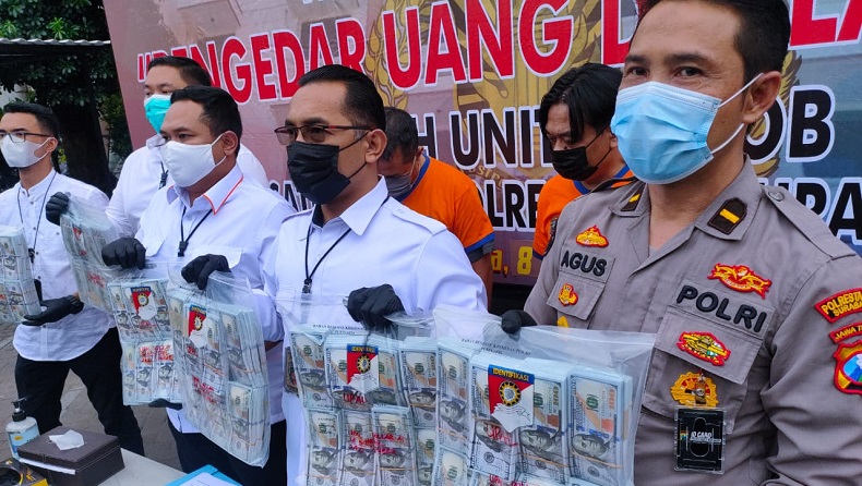 Hendak Nabung Uang Dolar AS Palsu Senilai Rp21 Miliar, 2 Warga Bali Ditangkap