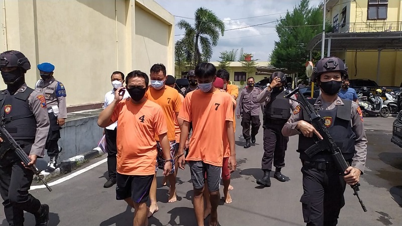 title Polres Mojokerto Tangkap 7 Komplotan Pengedar Obat Aborsi Polres Mojokerto Tangkap 7 Komplotan Pengedar Obat Aborsi