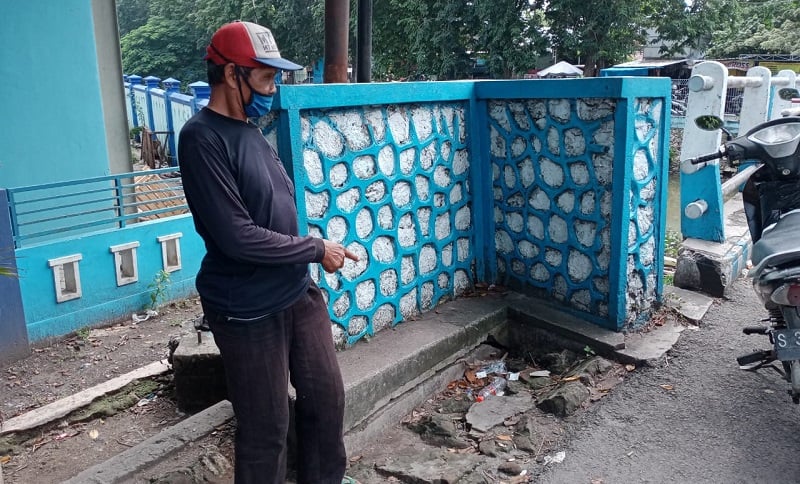 title Tukang Becak di Lamongan Temukan Plastik Berisi Pistol dan 37 Butir Peluru Tukang Becak di Lamongan Temukan Plastik Berisi Pistol dan 37 Butir Peluru