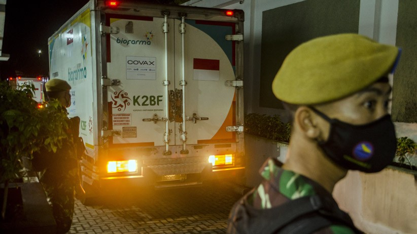 Vaksin Covid-19 AstraZeneca Dibawa ke Bio Farma Bandung - Bagian 3