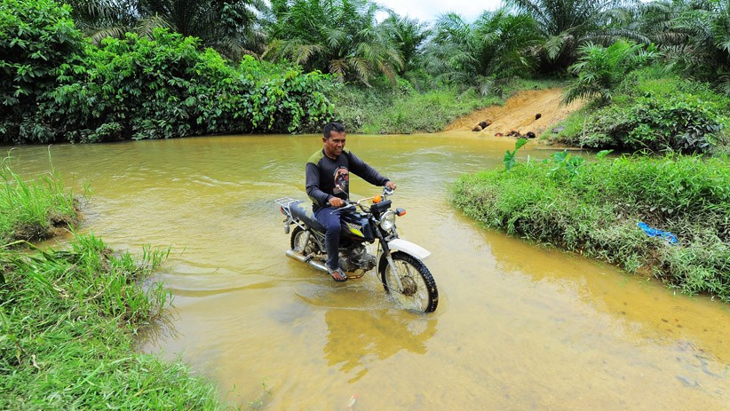 Akses Jalan Desa Terpencil di Sumatera Barat Rusak Parah - Bagian 1