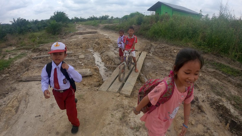 Akses Jalan Desa Terpencil di Sumatera Barat Rusak Parah - Bagian 2