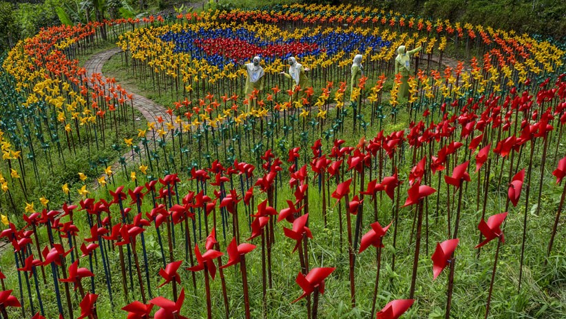 15.000 Kincir Angin Jadi Daya Tarik Wisata Kaki Gunung Talaga Bodas - Bagian 1