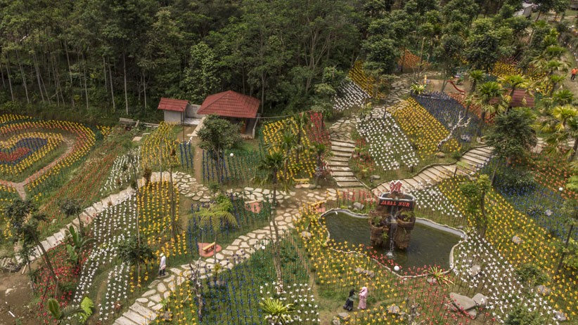 15.000 Kincir Angin Jadi Daya Tarik Wisata Kaki Gunung Talaga Bodas - Bagian 3