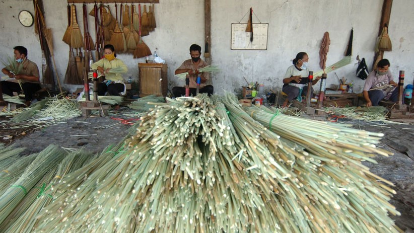 Sapu Lidi Produksi Tegal Seharga Rp80.000 Diekspor ke Taiwan hingga Jepang - Bagian 2