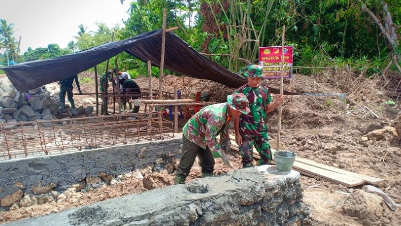 TMMD Percepat Penyelesaian Pembatas Jembatan  di Desa Kepulauan Talaud