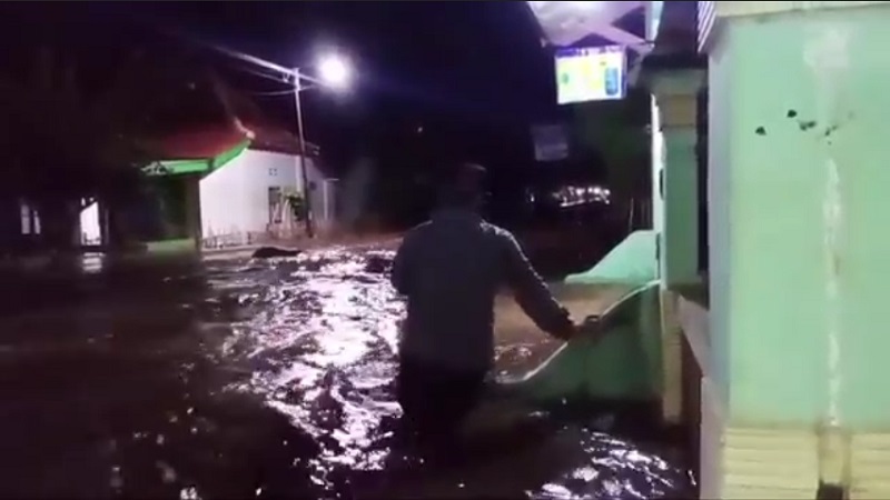 Tanggul Jebol, Banjir Bandang Terjang 2 Desa di Probolinggo 